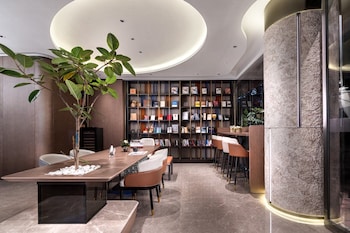 from k hotel guangzhou tianhe zhengjia plaza tiyuxi road metro station branch