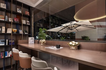 from k hotel guangzhou tianhe zhengjia plaza tiyuxi road metro station branch