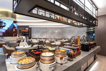 from k hotel guangzhou tianhe zhengjia plaza tiyuxi road metro station branch