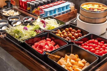 from k hotel guangzhou tianhe zhengjia plaza tiyuxi road metro station branch