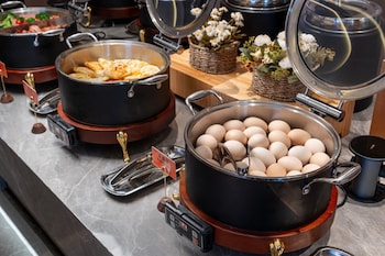 from k hotel guangzhou tianhe zhengjia plaza tiyuxi road metro station branch
