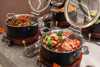 from k hotel guangzhou tianhe zhengjia plaza tiyuxi road metro station branch