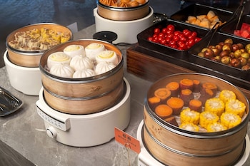 from k hotel guangzhou tianhe zhengjia plaza tiyuxi road metro station branch