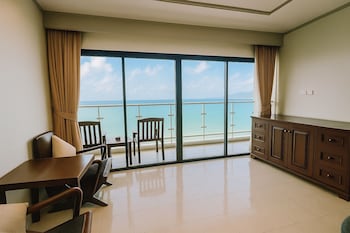 patong beachfront tower 3 br penthouse