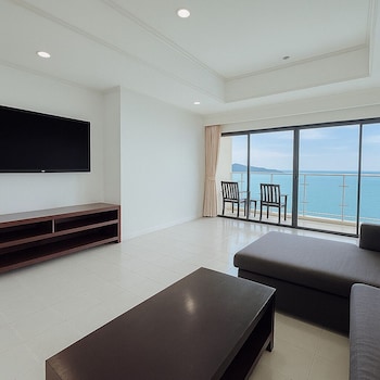 patong beachfront tower 3 br penthouse