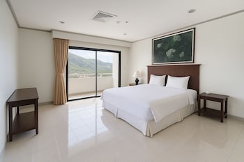 patong beachfront tower 3 br penthouse