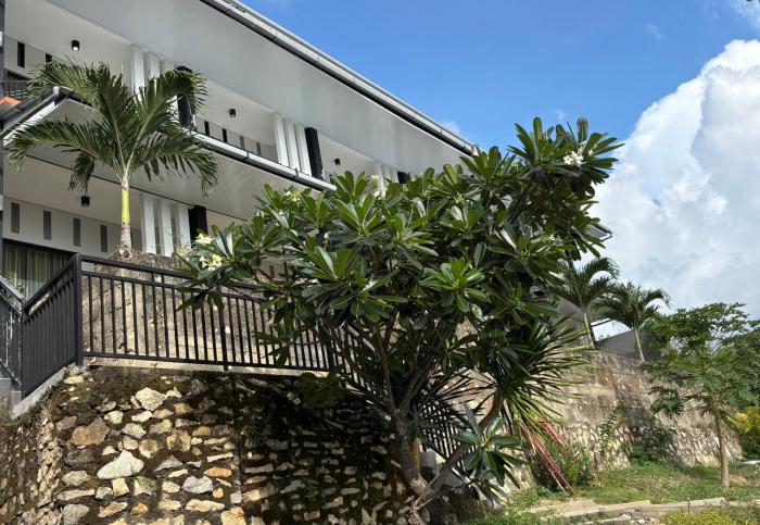 la colina komodo hotel