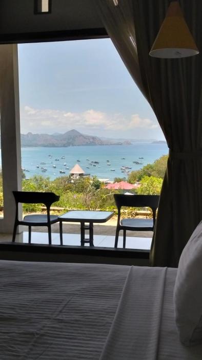 la colina komodo hotel