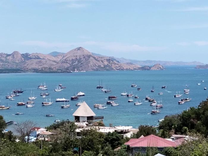 la colina komodo hotel