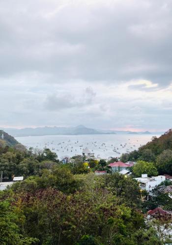la colina komodo hotel