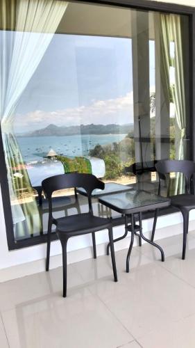 la colina komodo hotel