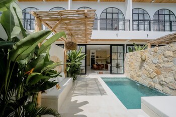 Maia Villa Bingin,,4 star