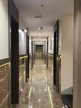 cr residency by glitz hotels