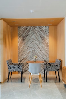 i zen residence central eastville