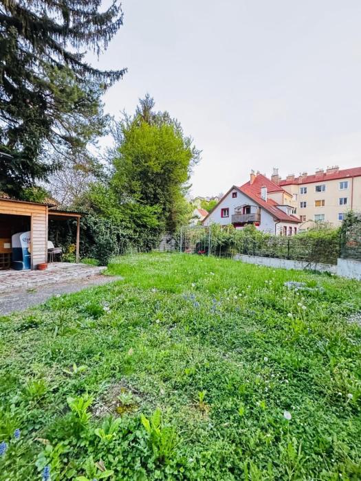 lovely 2br for 5 peaceful central stay