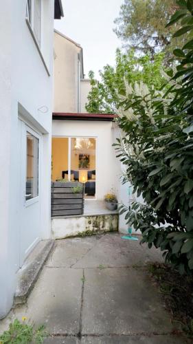 lovely 2br for 5 peaceful central stay