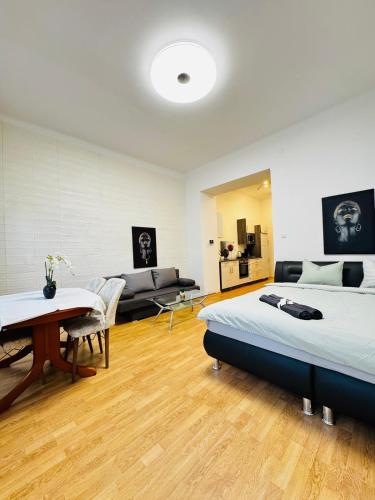 lovely 2br for 5 peaceful central stay