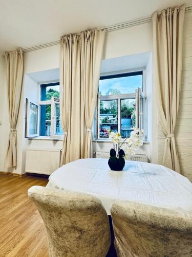 lovely 2br for 5 peaceful central stay