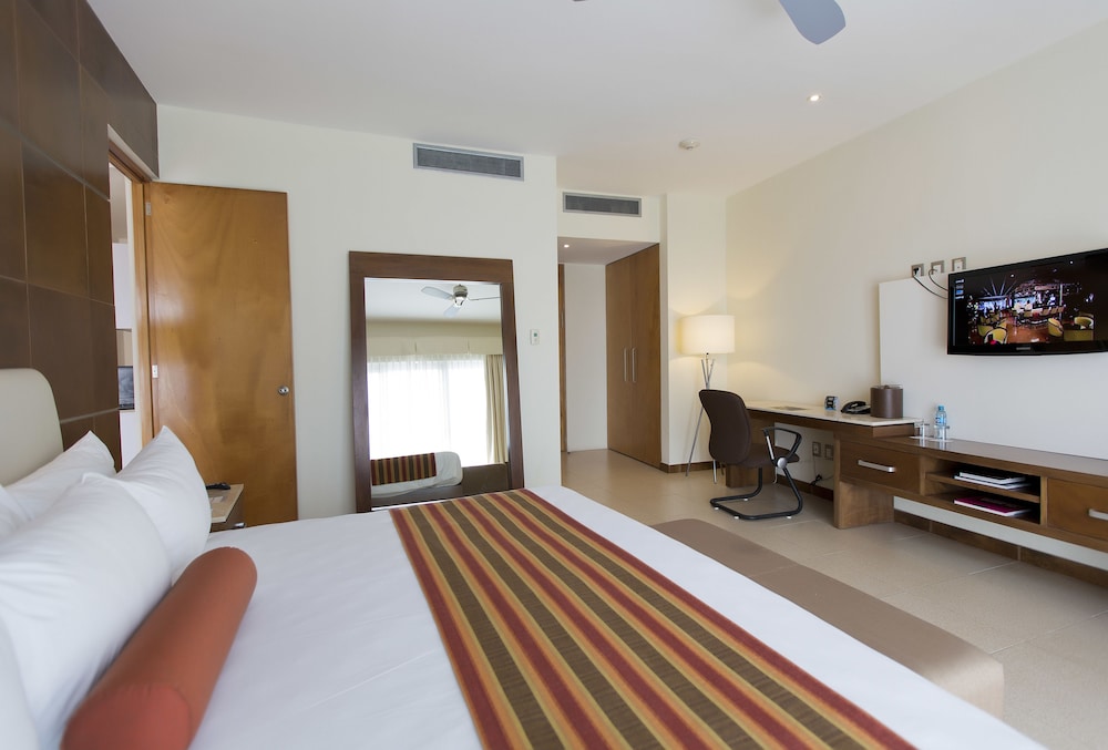 krystal urban cancun and beach club