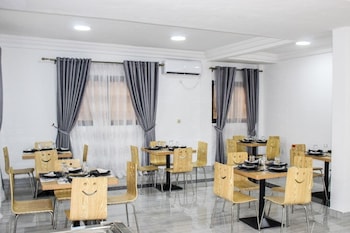 guims square hotel
