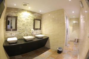 dabab hotel by warwick