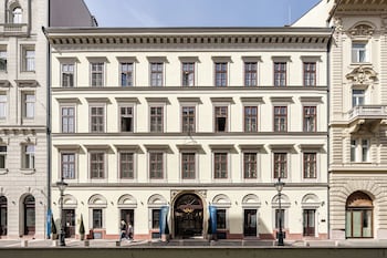 basiliq hotel