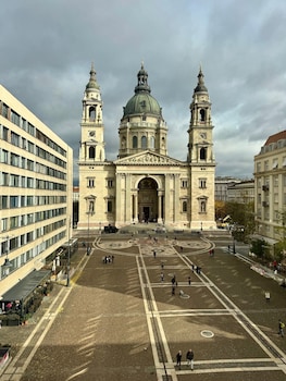 basiliq hotel