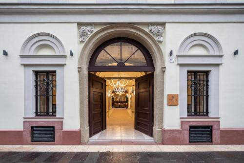 basiliq hotel