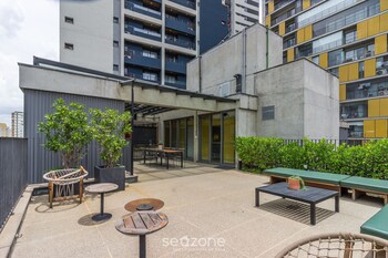 modern accommodations in a building with a pool in the heart of sp yhes