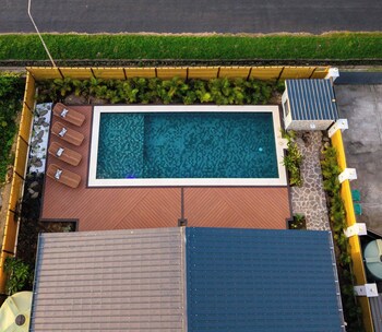 Tides Apartments,,4 star