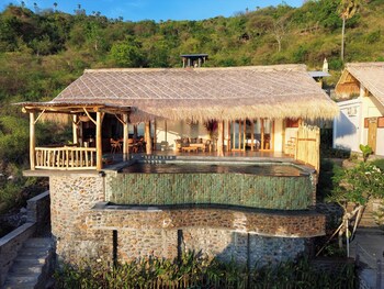 angsoka villas amed