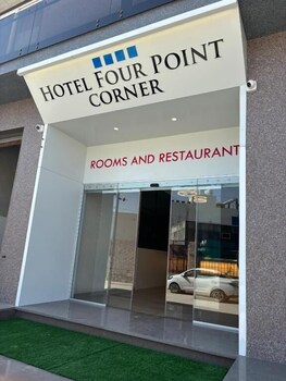 hotel four point corner