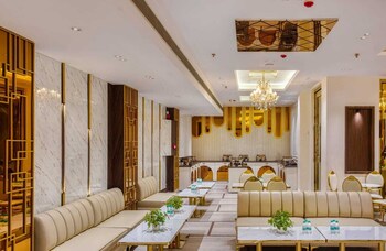 hotel holiday dreamz by ajooni hospitality