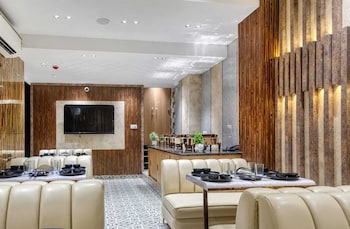 hotel holiday dreamz by ajooni hospitality