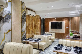 hotel holiday dreamz by ajooni hospitality