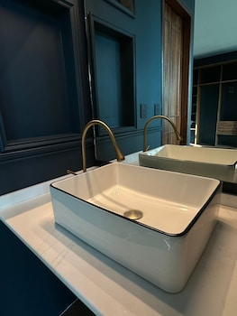 the sapphire room