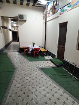 Caravan Hostel,,2 star