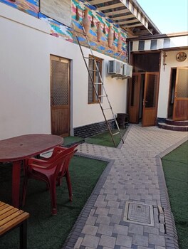 Caravan Hostel,,2 star