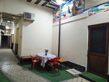 Caravan Hostel,,2 star
