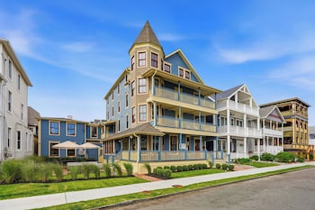 The Marilyn Inn,,2 star