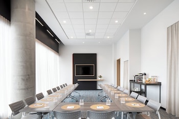 alt hotel ottawa airport