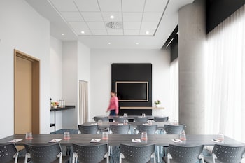 alt hotel ottawa airport