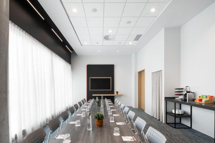 alt hotel ottawa airport