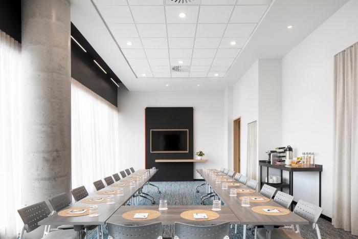 alt hotel ottawa airport