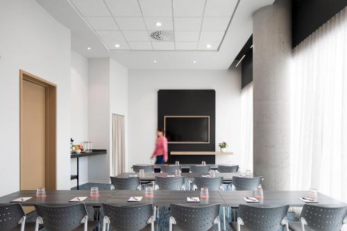 alt hotel ottawa airport