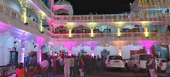 hotel karishma palace badnawar