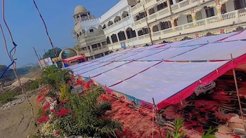 hotel karishma palace badnawar