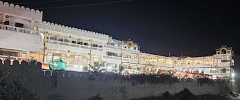 hotel karishma palace badnawar