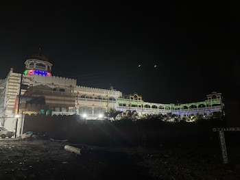 hotel karishma palace badnawar