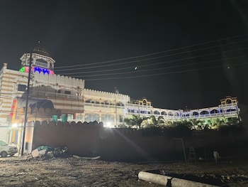 hotel karishma palace badnawar